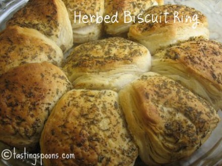 herbed-biscuit-ring-450