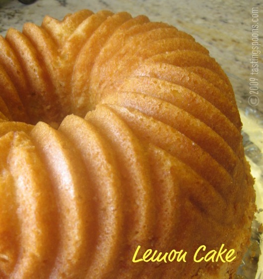 lemon-bundt-cake-on-a-plate