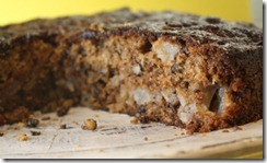 apple_snacking_spice_cake_cut