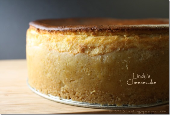 lindys_cheesecake_whole