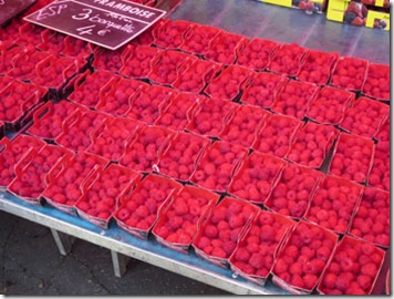 fresh_raspberries_lyon_farmers_market