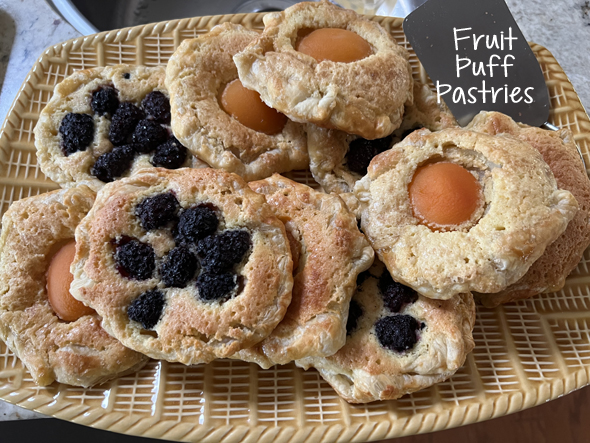 https://tastingspoons.com/wp-content/uploads/2022/06/apricot_blackberry_pastries_puff_pastry.jpg